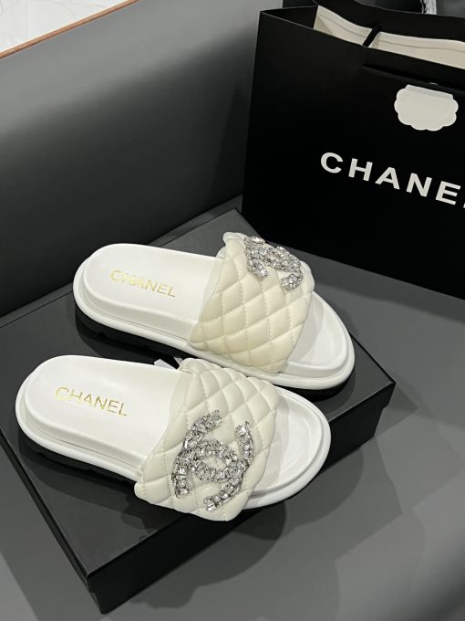 Chanel Cc Slippers Studded White - Image 5