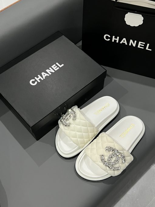 Chanel Cc Slippers Studded White - Image 9