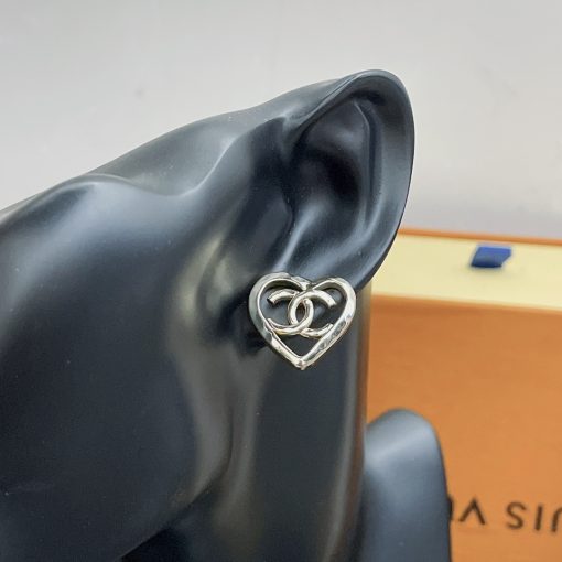 Saint Laurent Uptown Chain Wallet In Grain De Poudre Embossed Black 19Cm 6077881Gf0J1000 - Image 5