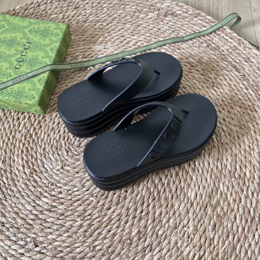 Gucci Tarifa Rubber Platform Flip Flops Black - Image 3