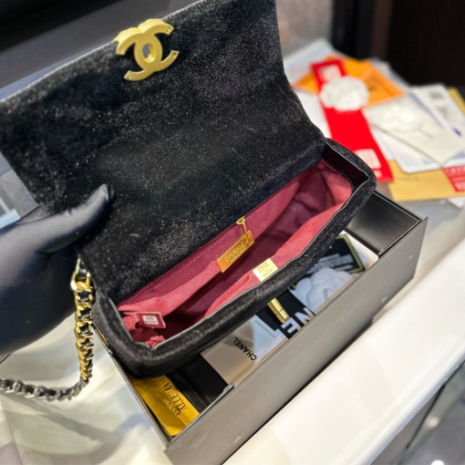 Chanel 19 Velvet Flap Bag Black 26Cm - Image 3