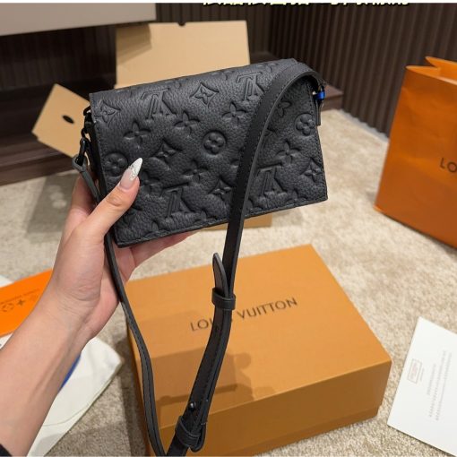 Louis Vuitton Steamer Wearable Wallet Monogram Taurillon Black 17Cm M81746 - Image 2