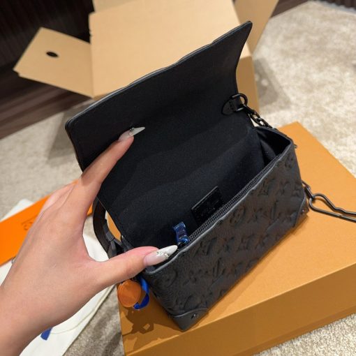 Louis Vuitton Steamer Wearable Wallet Monogram Taurillon Black 17Cm M81746 - Image 3