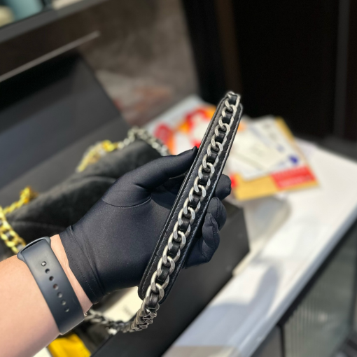 Chanel 19 Velvet Flap Bag Black 26Cm - Image 5