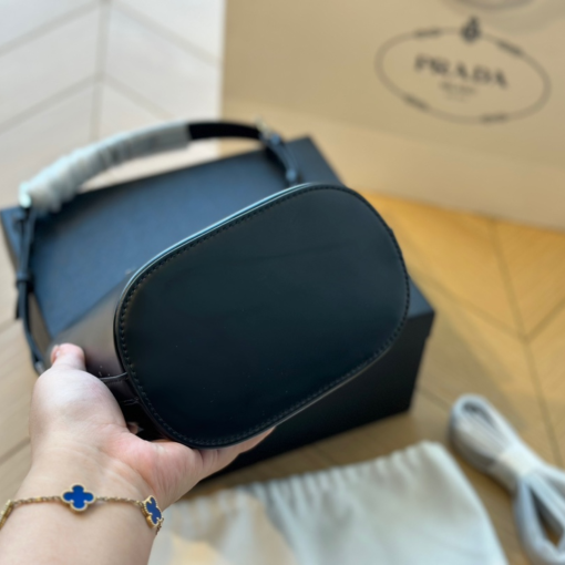 Chanel 19 Velvet Flap Bag Black 26Cm - Image 6