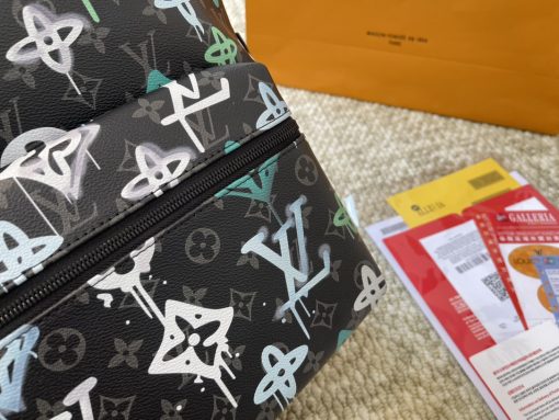 Louis Vuitton Discovery Backpack Graffiti Green 36Cm M21395 - Image 3