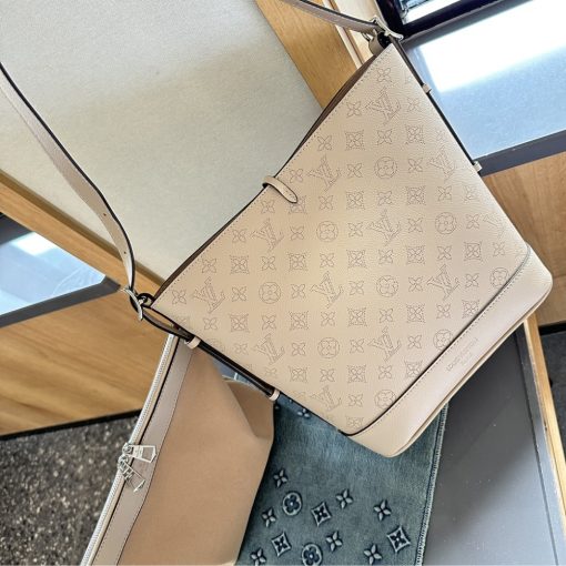 Louis Vuitton Flore Perforated Mahina Beige 22Cm - Image 7