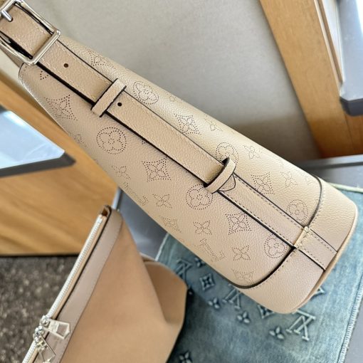 Louis Vuitton Flore Perforated Mahina Beige 22Cm - Image 10