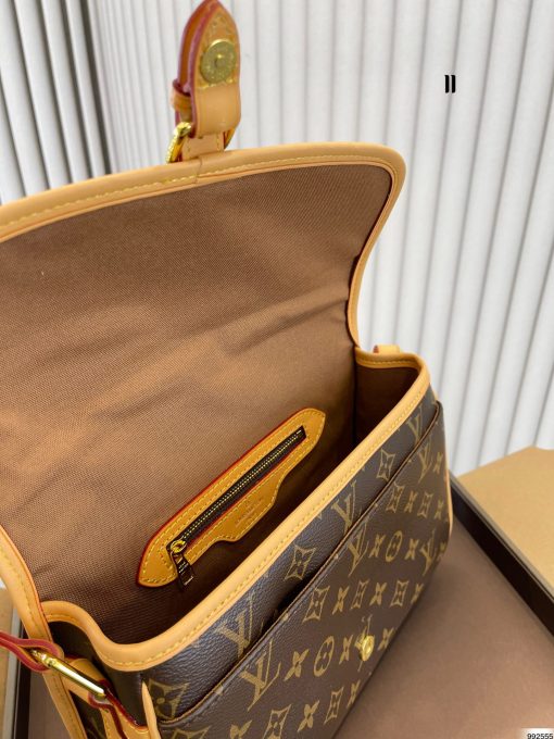 Louis Vuitton Monogram Canvas Sologne 26Cm Brown - Image 2