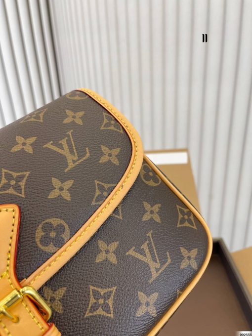 Louis Vuitton Monogram Canvas Sologne 26Cm Brown - Image 4