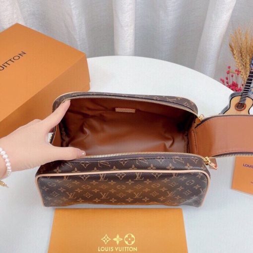 Louis Vuitton Dopp Kit Toilet Pouch Monogram Canvas 27Cm M44494 - Image 2