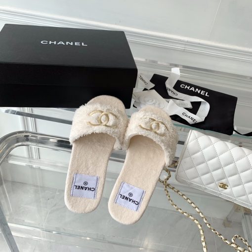 Chanel Logo Embroidered Shearling Cream Slides - Image 4