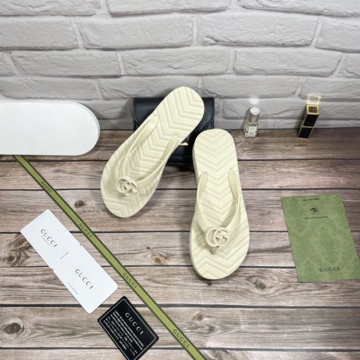 Gucci Women's Chevron Thong White 655463 J8710 9022 - Image 2