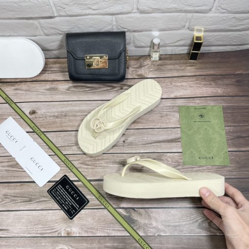 Gucci Women's Chevron Thong White 655463 J8710 9022 - Image 7