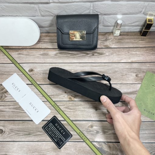 Gucci Women's Chevron Thong Black 655463 J8710 1000 - Image 4