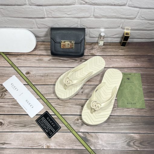 Gucci Women's Chevron Thong White 655463 J8710 9022 - Image 4