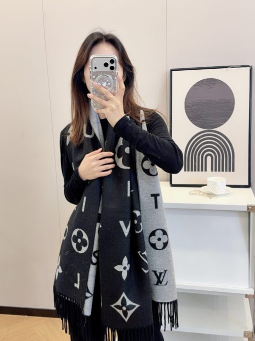 Louis Vuitton Reykjavik 2.0 Scarf - Image 7