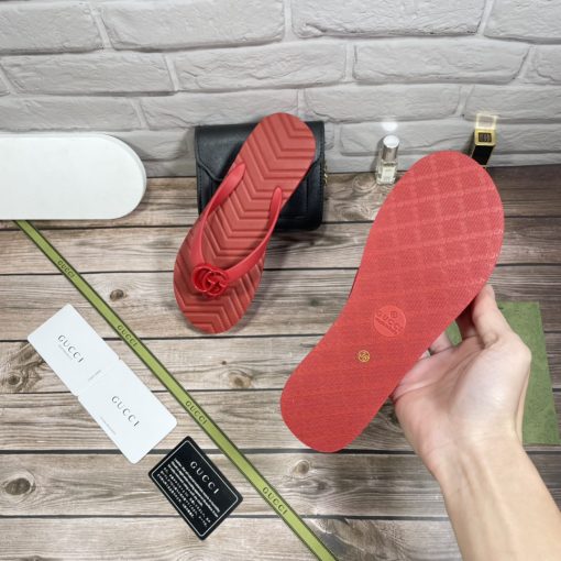 Gucci Women's Chevron Thong Red 655463 J8710 6433 - Image 5