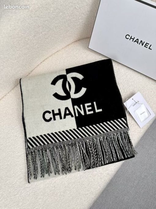Chanel Black And White Wool Scarf - Image 6