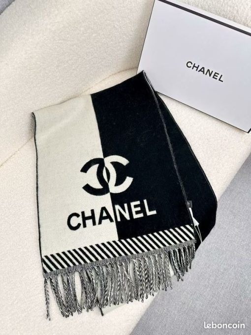 Chanel Black And White Wool Scarf - Image 3