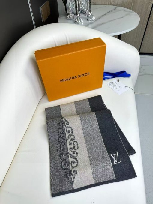Louis Vuitton Monogram Classic or LV Essential scarf - Image 3