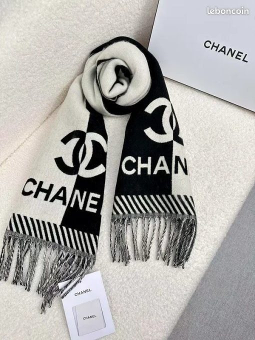 Chanel Black And White Wool Scarf - Image 5