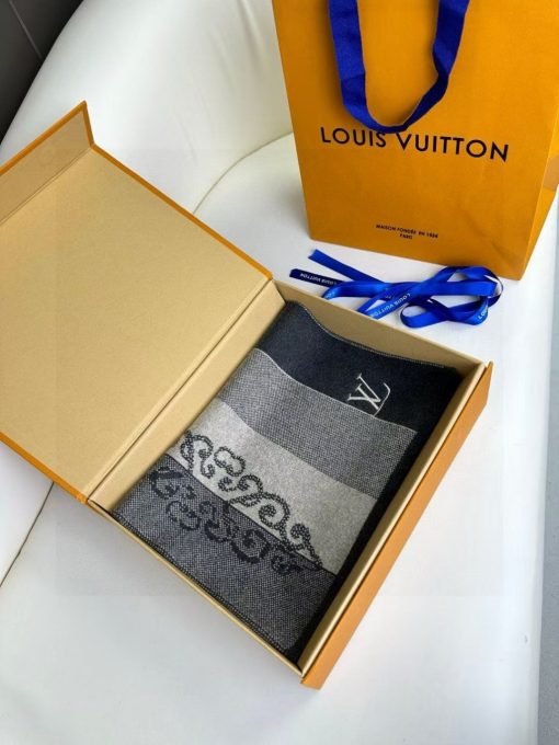 Louis Vuitton Monogram Classic or LV Essential scarf - Image 2