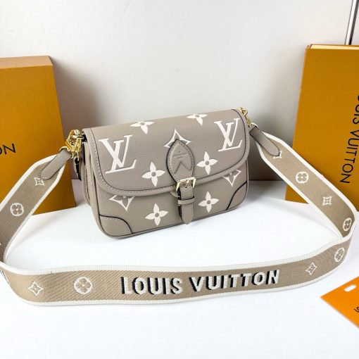 Louis Vuitton Diane Monogram Gray 24Cm - Image 3