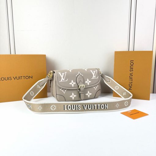 Louis Vuitton Diane Monogram Gray 24Cm - Image 9