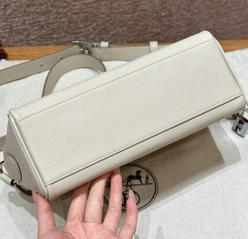 Hermès Kelly Messenger Bag PM In White With Palladium Hardware - Image 4