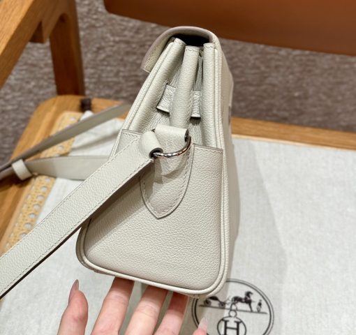 Hermès Kelly Messenger Bag PM In White With Palladium Hardware - Image 5