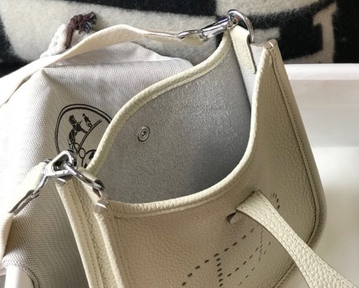 Hermes Evelyne 23 Poche III Taurillon Clemence Bag In Craie - Image 3