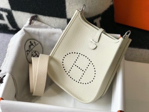 Hermes Evelyne 23 Poche III Taurillon Clemence Bag In Craie - Image 7