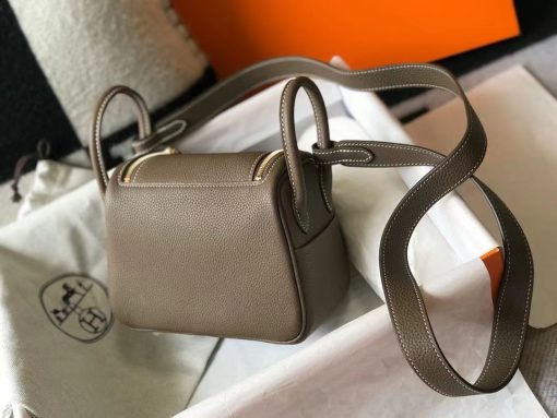 Hermes Mini 19Cm Lindy Taurillon Clemence Etoupe With Gold Hardware - Image 4