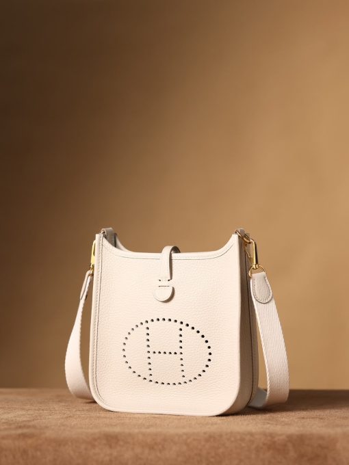 Hermès Evelyne 23 III Taurillon Clemence Craie Gold Hardware - Image 2