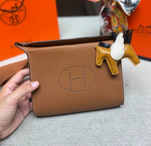 Hermes Videpoches Bag Togo Calfskin in a Gold - Image 3