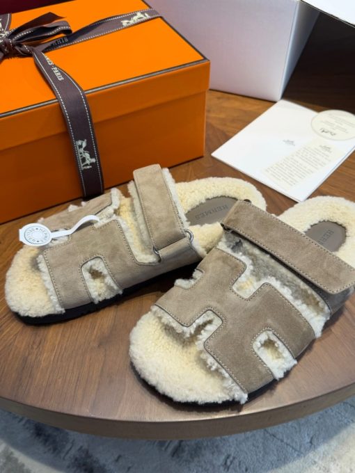 Hermes Chypre Sandals - Shearling Beige Suede - Image 3